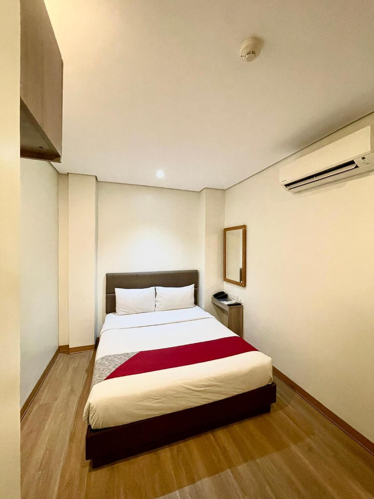 Airo Hotel Manila Exterior photo