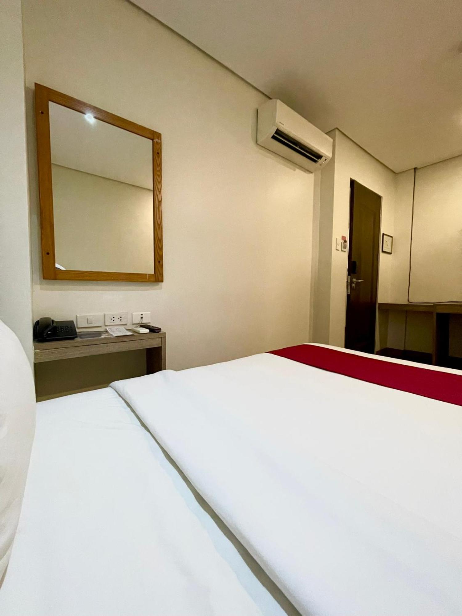 Airo Hotel Manila Exterior photo